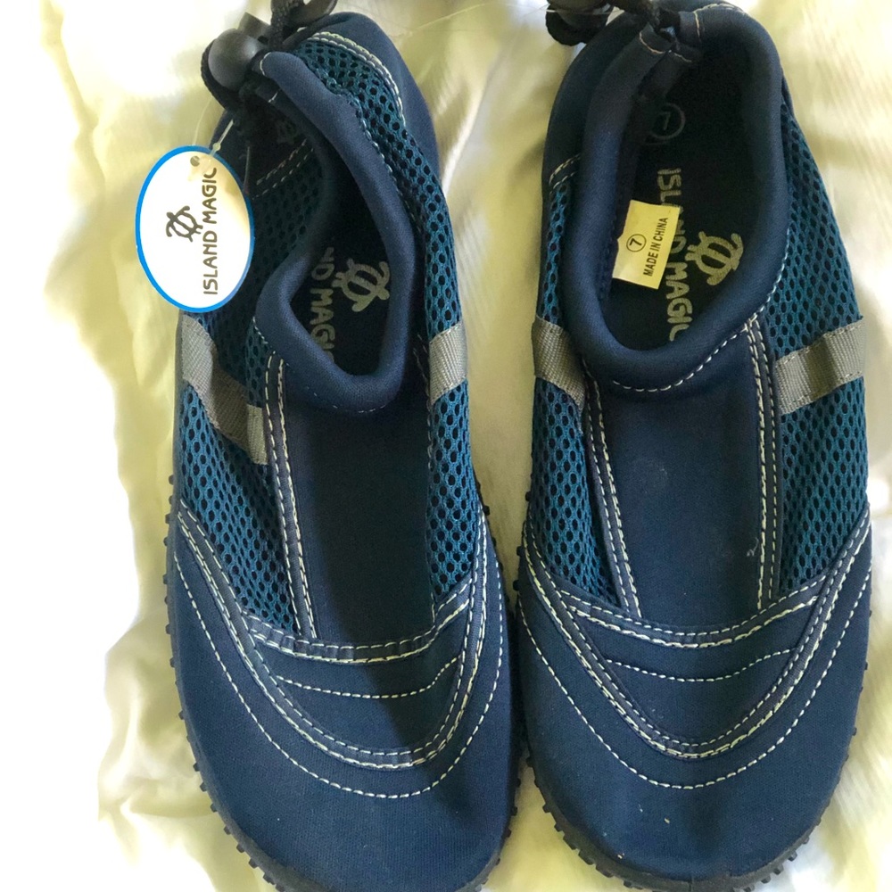 Women’s Water shoes ( reef walkers)